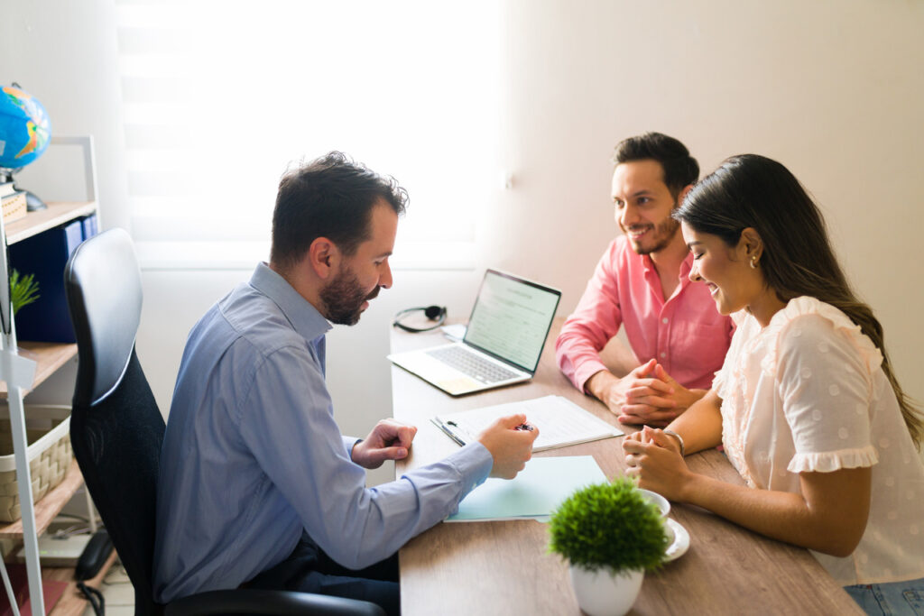 How Mortgage Brokers in Canada Help You Find Better Rates